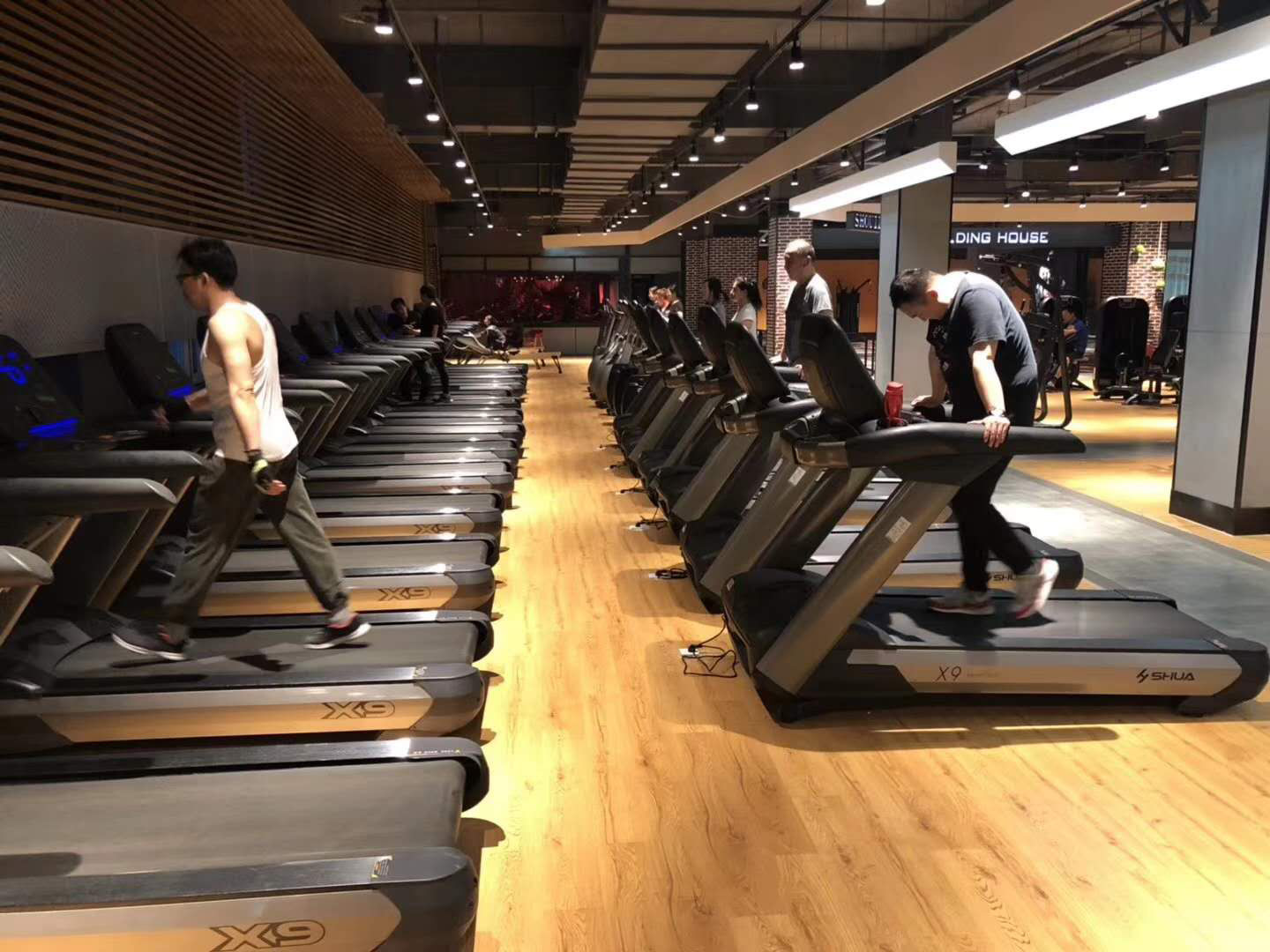 谈求吧智能健身器材